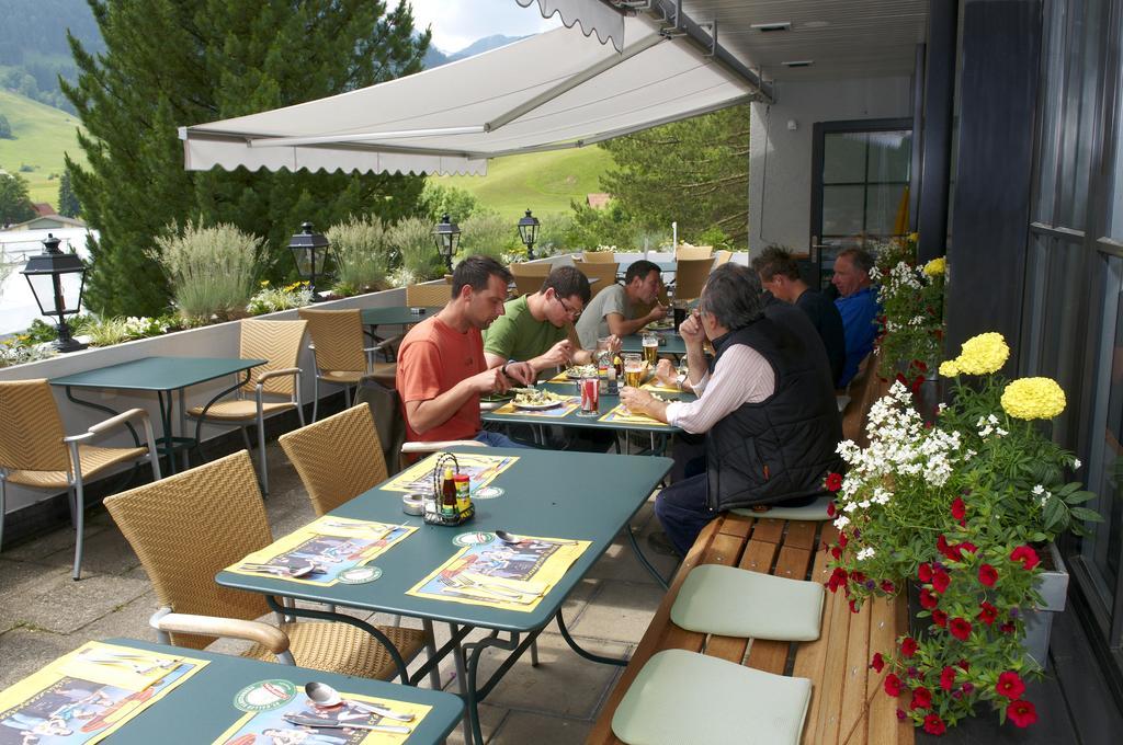 Hotel-Restaurant Sternen Nesslau Exterior photo
